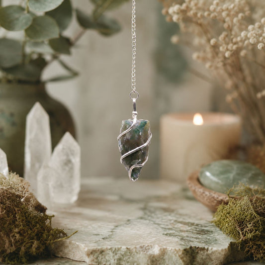Raw Gemstone Pendulum - Moss Agate - Péndulos Especiales Mágicos