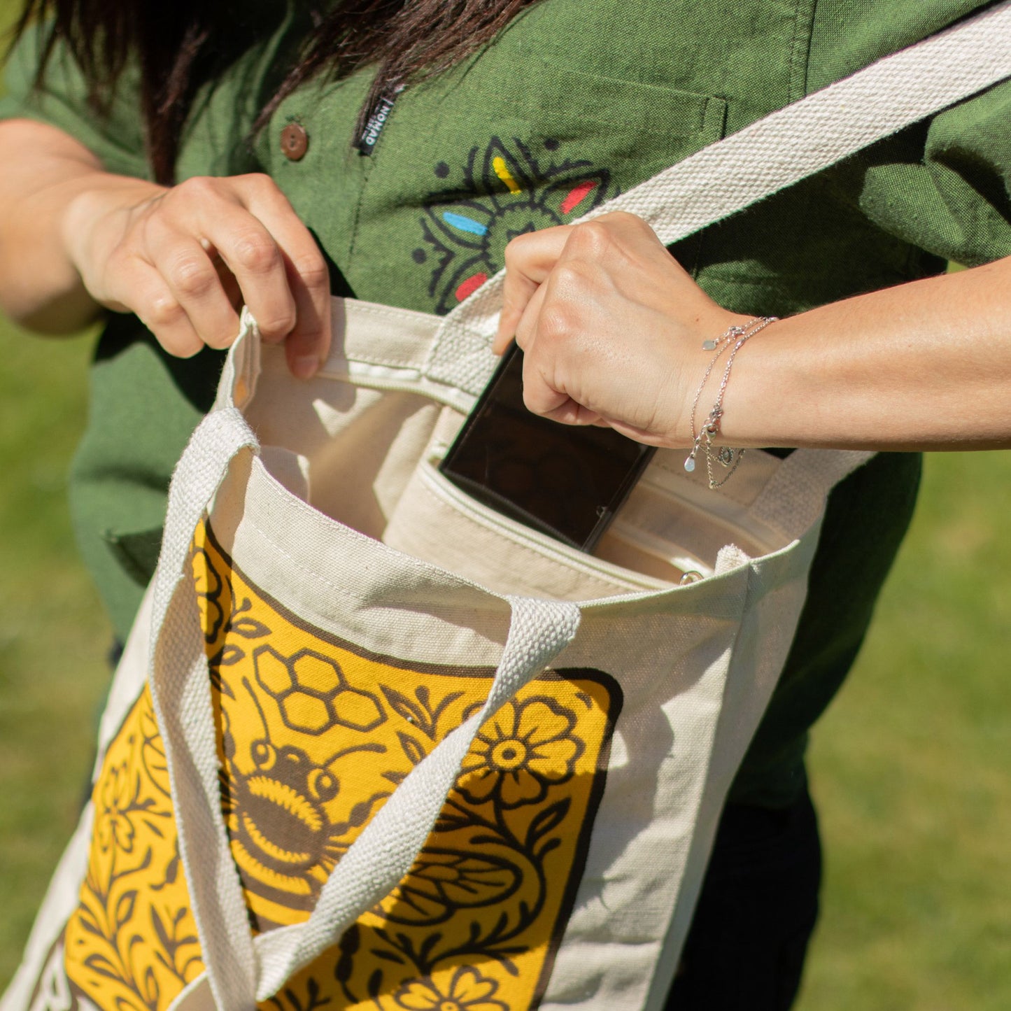 Nomad Sari Icónico Toni Bolsa Tote - Sé amable - Natural 10 oz