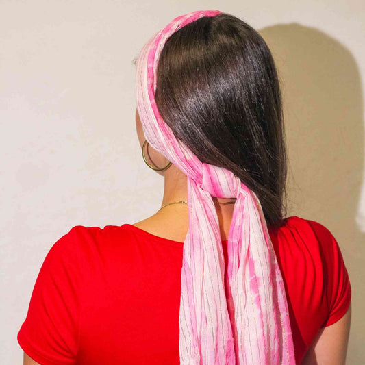 Nomad Sari Bufanda rosa brillante para fiestas – Hilo dorado (180×50 cm) - algodón boho chic brillo sutil | El Bazar de Tizar