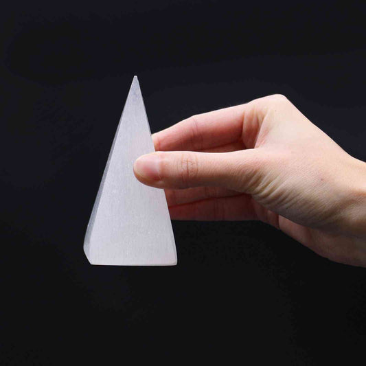 Pirámide de selenita - 10 cm
