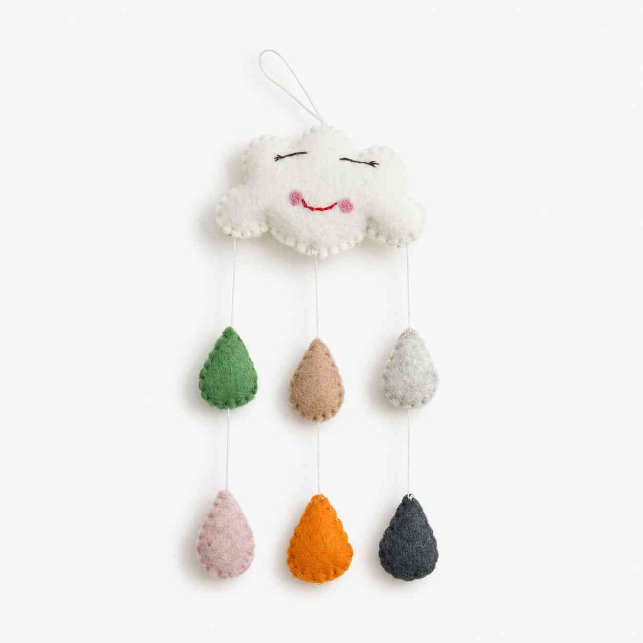 Móvil de fieltro hecho a mano - Mini nubes felices