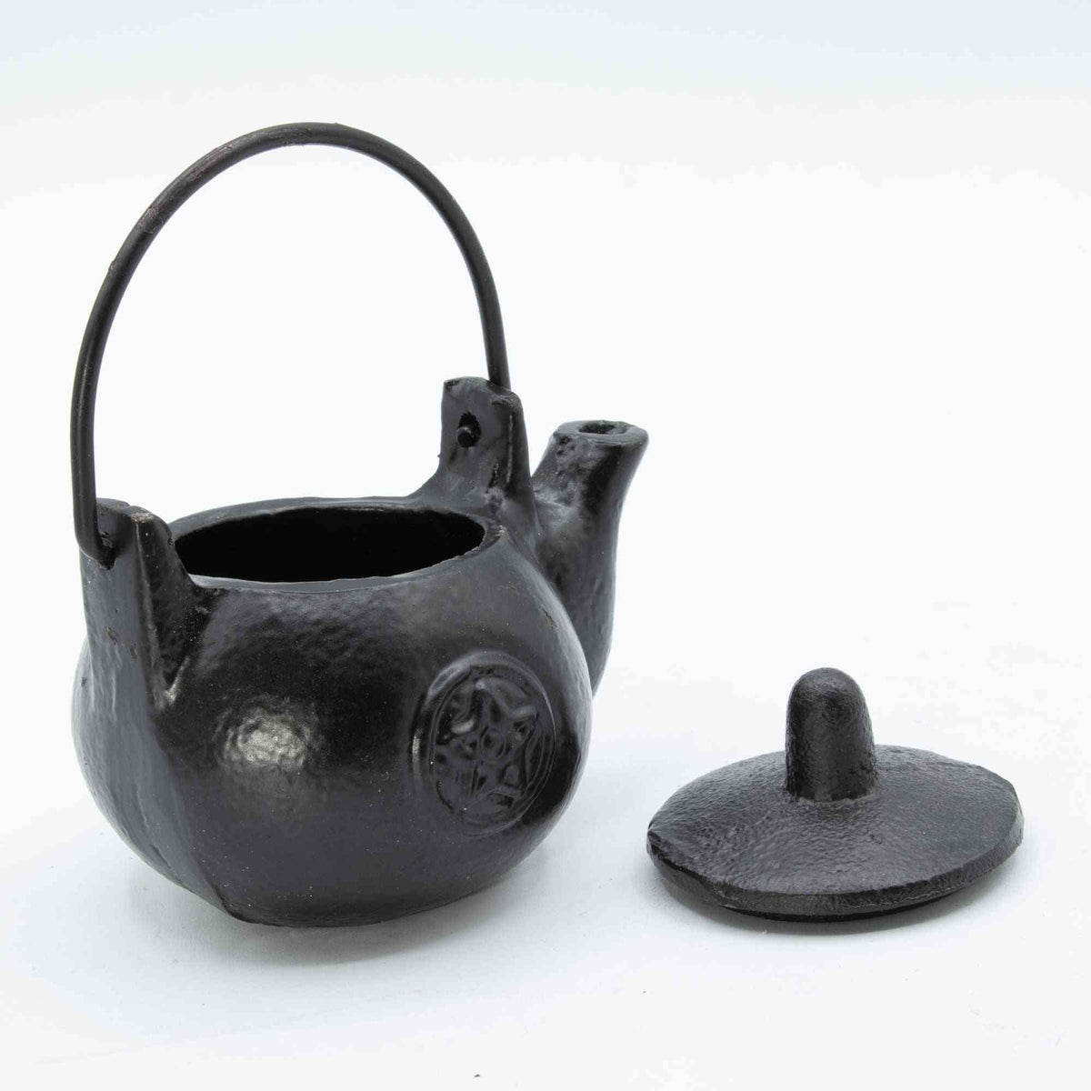 Pequeña olla ritual de hierro fundido con forma de pentágono 8x8x10 cm - Cuencos y calderos rituales