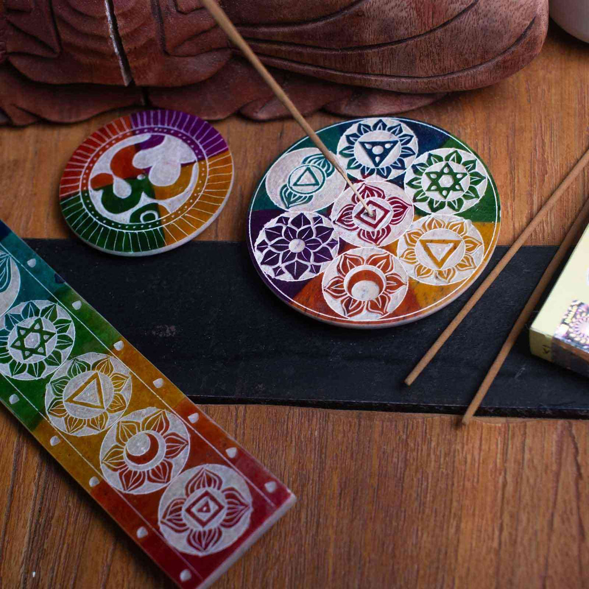 Porta Incienso en Disco de Esteatita 8cm - Om - Porta incienso de esteatita | El Bazar de Tizar