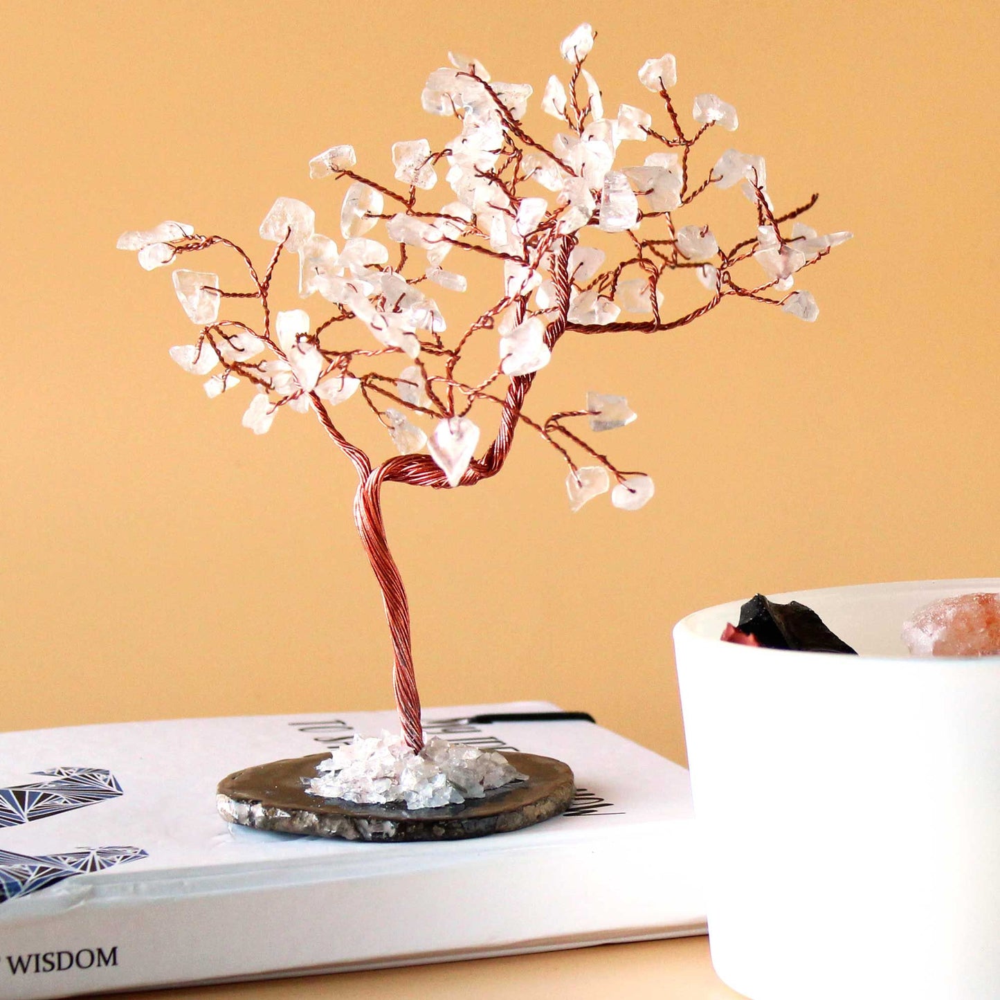 Árbol de piedras preciosas grande: Cuarzo de roca sobre base de ágata negra (100 piedras) - Gemstone Wishing Trees