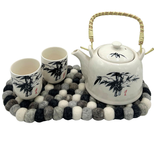 Tapete central ovalado de bolas de fieltro - 38 x 18 cm, color gris multicolor | Accesorios de Mesa en Fieltro | El Bazar de