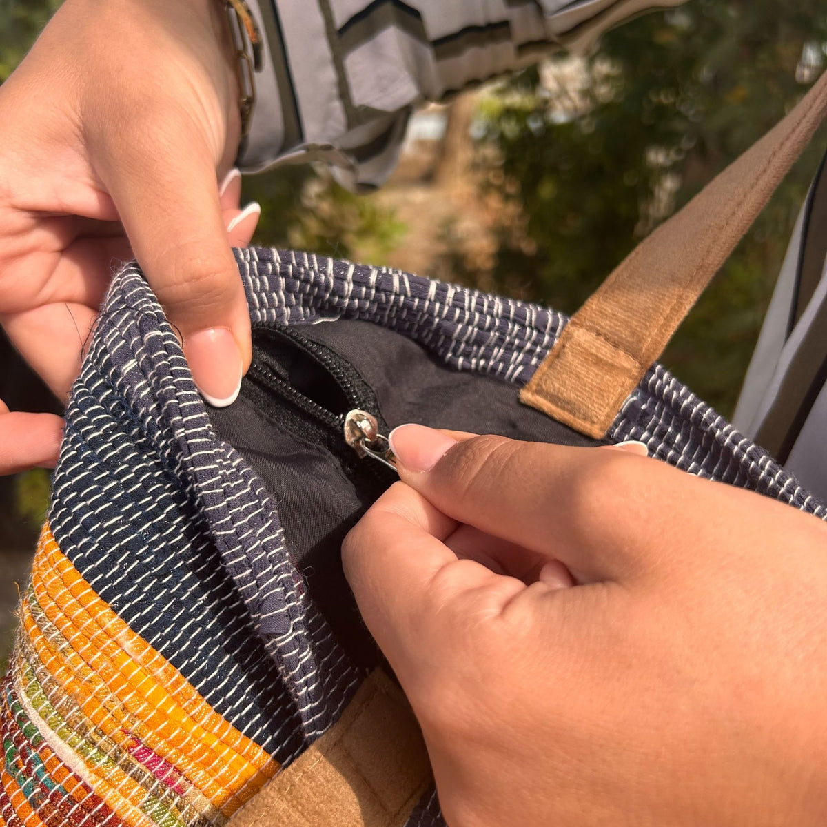 Bolso Grande de Tapetes Reciclados - Sombras de setas - Bolsos de Tapetes Reciclados