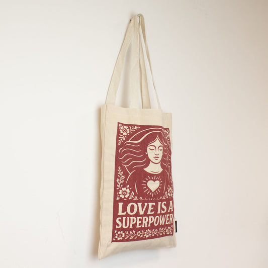 Nomad Sari Iconic Toni Tote Bag - El amor es un superpoder - Natural 10oz