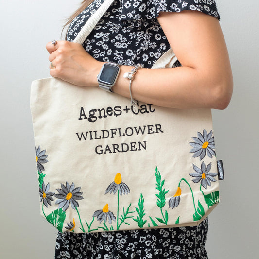 Agnes + Cat Bolsa tote de jardín de flores silvestres - Flores moradas - Bolsas de algodón bordadas por Agnes + Cat