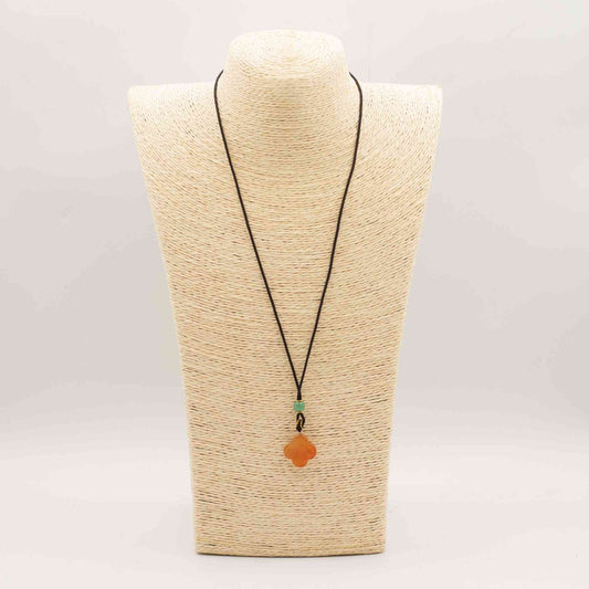 Collier cordon Pendentif pierre précieuse - Jade rouge en forme de trèfle