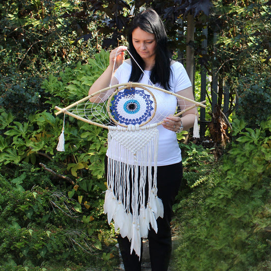Atrapasueños - Lrg Macramé Mal de Ojo Azul / Blanco / Negro - artesanal atrapasueños azul | El Bazar de Tizar
