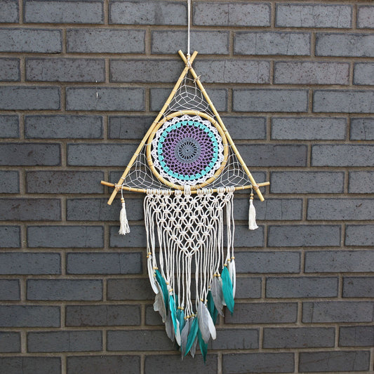 Atrapasueños - Lrg Macrame Piramide Blanco/ Turquesa - artesanal atrapasueños decoración boho | El Bazar de Tizar