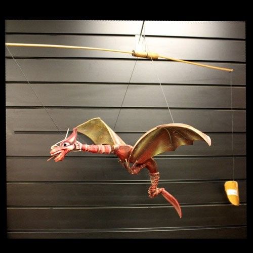 Dragón Volador Rojo Lrg 46cm - Dragones Voladores | El Bazar de Tizar