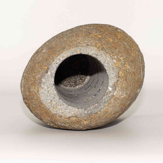 Portavelas de piedra de río natural - Tallado en piedra en posición vertical (10x13x22 cm)
