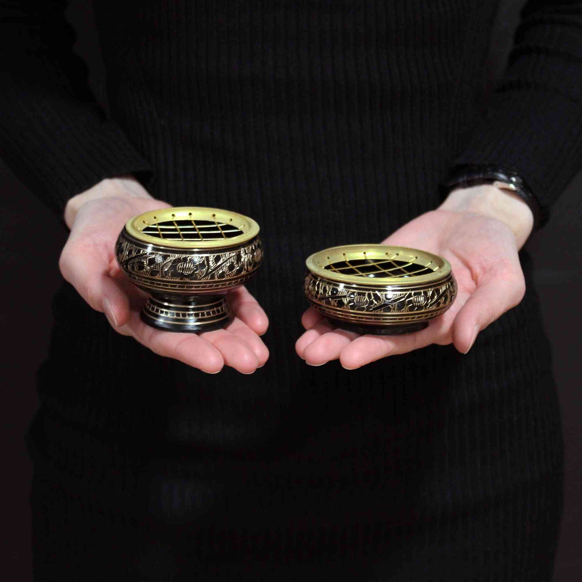 Jarrón de incienso de latón tallado con carbón - Quemadores de incienso de latón tradicionales, Artisan Product