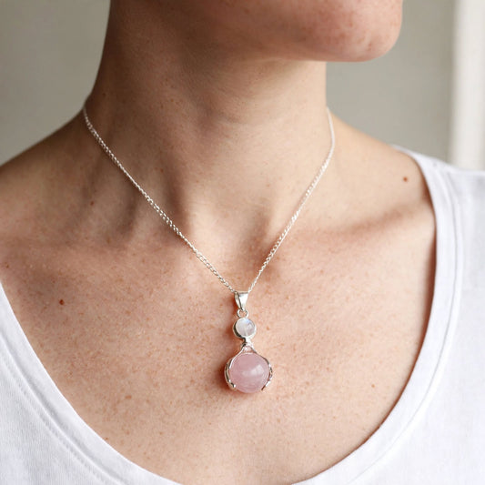 Colgante de Manos Curativas de Piedras Preciosas - Cuarzo Rosa