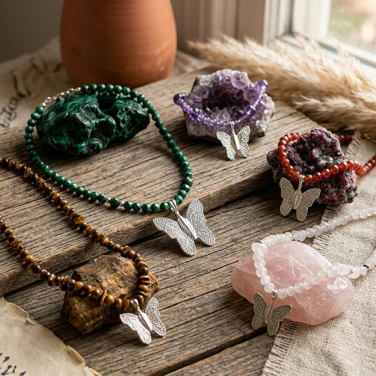 Collares de gemas ninfa - Colgante de mariposa con hoja real