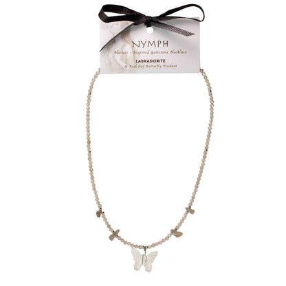 Collar de gema de labradorita Ninfa con colgante de mariposa de hoja real