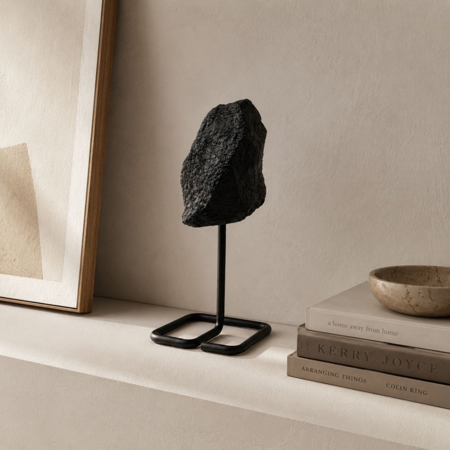 Muestra mineral en soporte metálico - Turmalina negra