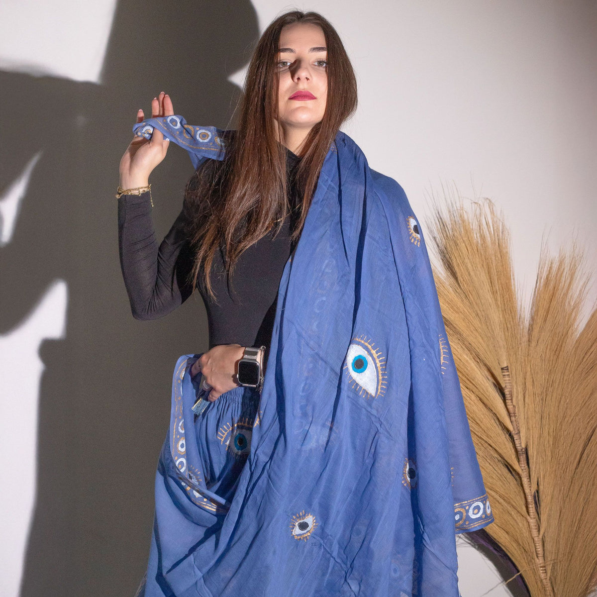 Colección Nómada Sari Mediterráneo - Pareo - Diseño del Ojo Maligno en Azul Rico y Dorado