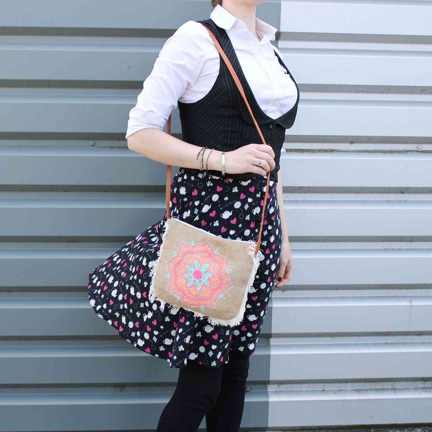 Bolso con flecos - Bordado Mandela