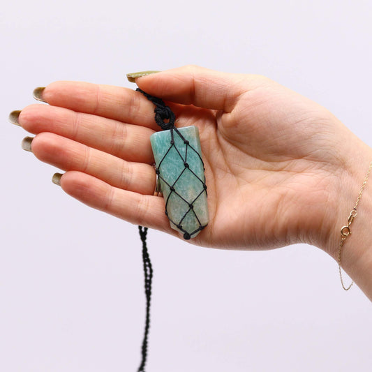Flat-ended pendant with intertwined gemstones - Amazonite