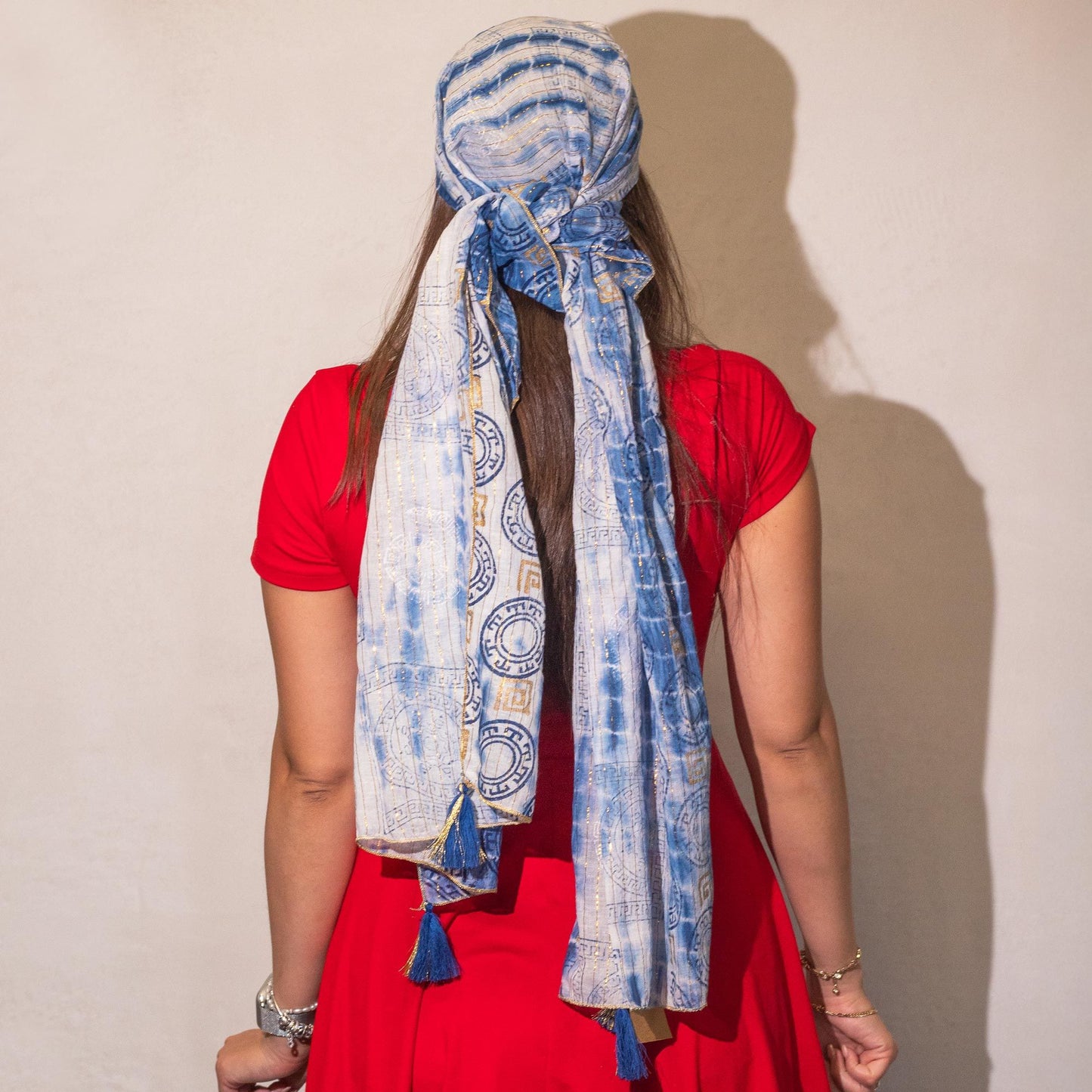 Nomad Sari Bufanda estampada de Marbella para verano - Azul con dorado (180x50cm)