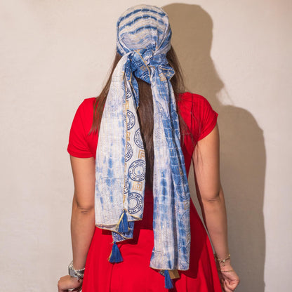 Nomad Sari Bufanda estampada de Marbella para verano - Azul con dorado (180x50cm)