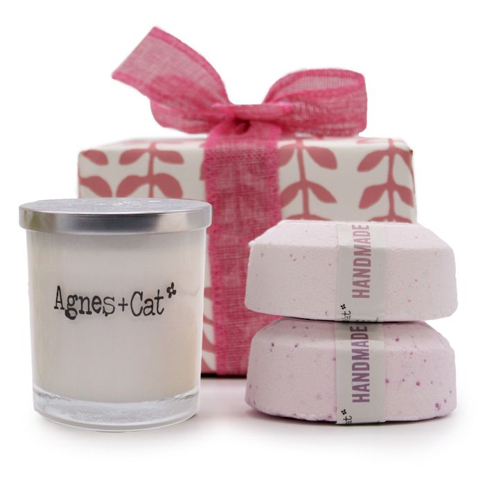 Set de Regalo: Bomba de baño de Peonías & té y rosas + Vela de Café & Nueces