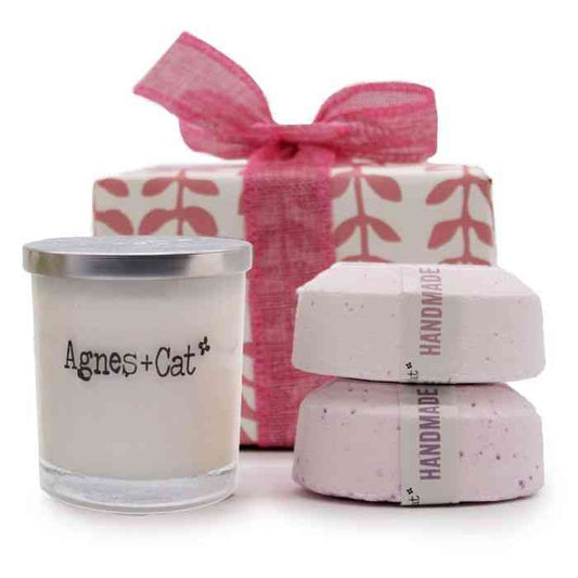 Set de Regalo: Bomba de baño de Peonías & té y rosas + Vela de Café & Nueces - Gift Packaging Handmade Made In UK | El Bazar