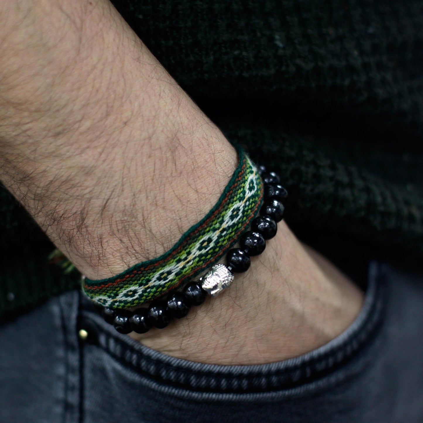 Cuentas de madera oscura y brazalete Buddah