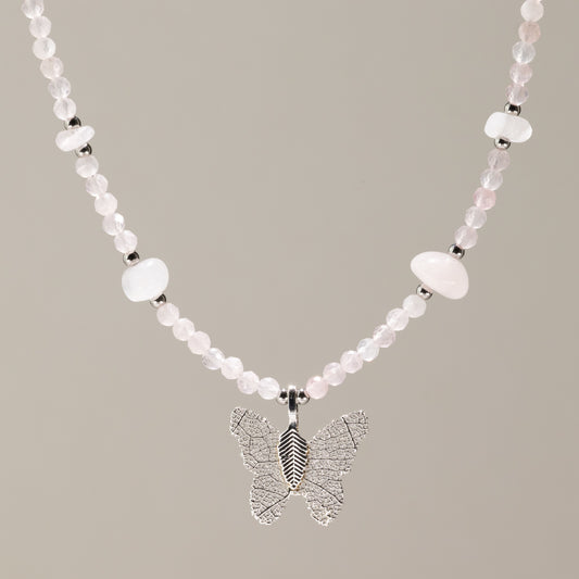 Collar de gema de cuarzo rosado Nymph con colgante de mariposa de hoja real | Collares de gemas ninfa - Colgante de mariposa