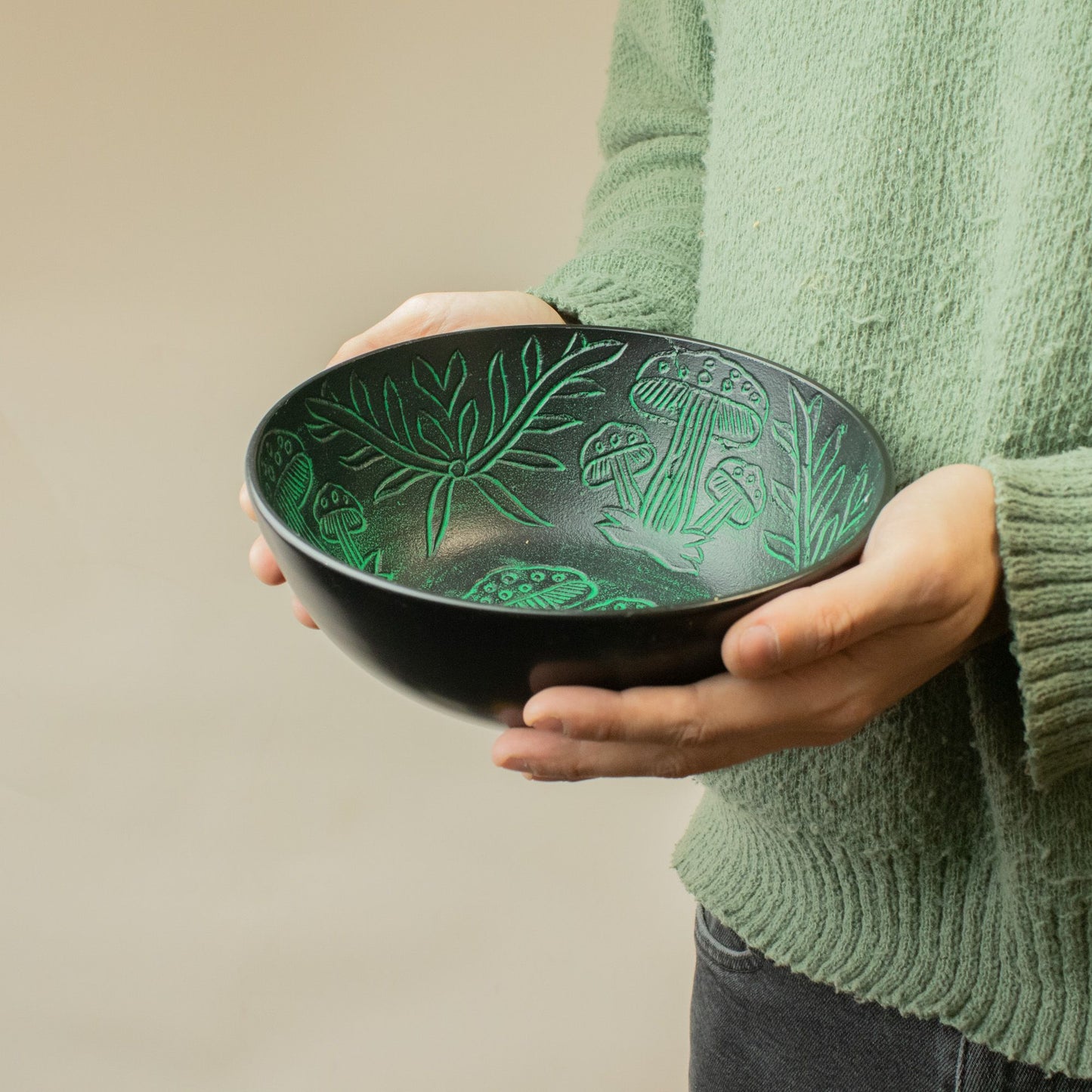 Cuenco tibetano de aluminio - hongo mágico - verde (20cm)