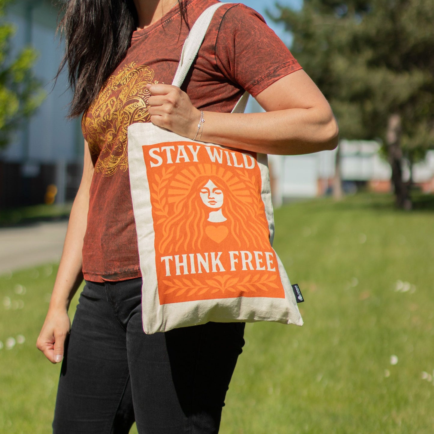 Nomad Sari Iconic Toni Tote Bag - Mantente salvaje - Natural 10oz