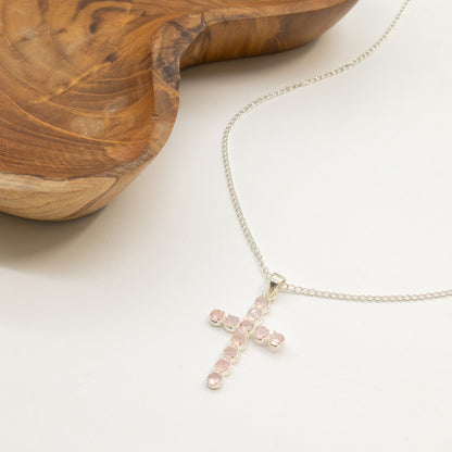 Colgante devocional de la India - Chapado en plata (cadena de 45 cm) - Crucifijo de cuarzo rosa