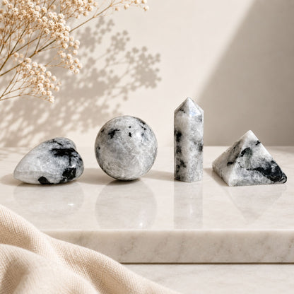 Cuatro formas de gemas - Piedra lunar arcoíris