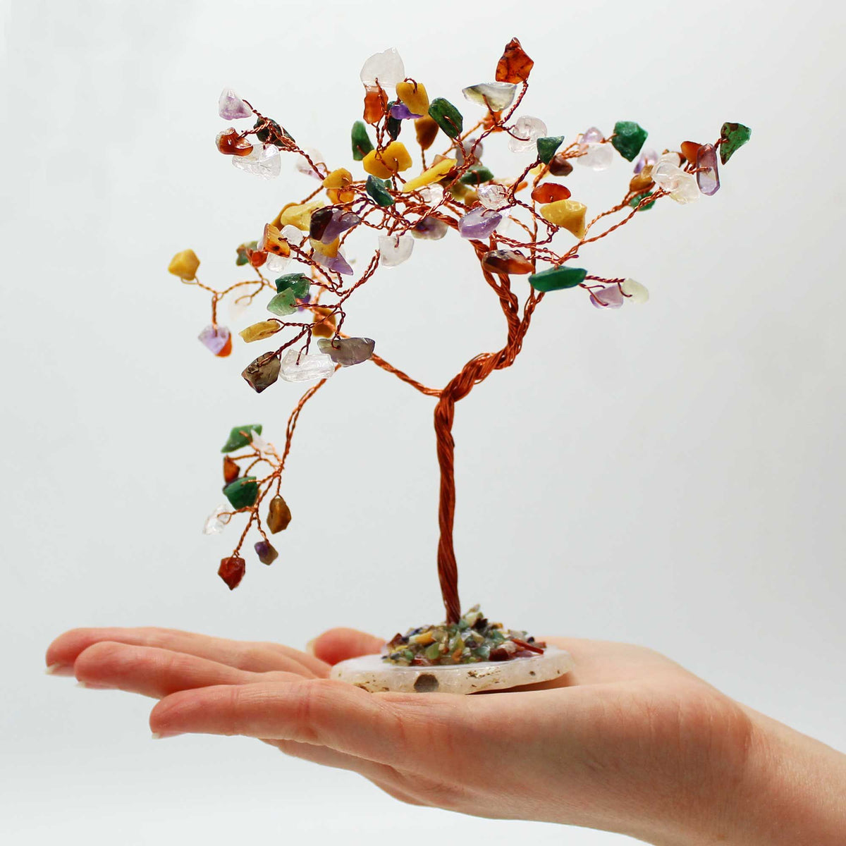Árbol de piedras preciosas grande: Piedras múltiples sobre base de ágata natural (100 piedras) - Gemstone Wishing Trees