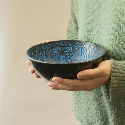 Cuenco tibetano de aluminio - hongo mágico - azul (20 cm) - Artículos Tibetanos