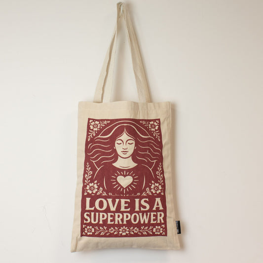 Nomad Sari Iconic Toni Tote Bag - El amor es un superpoder - Natural 10oz