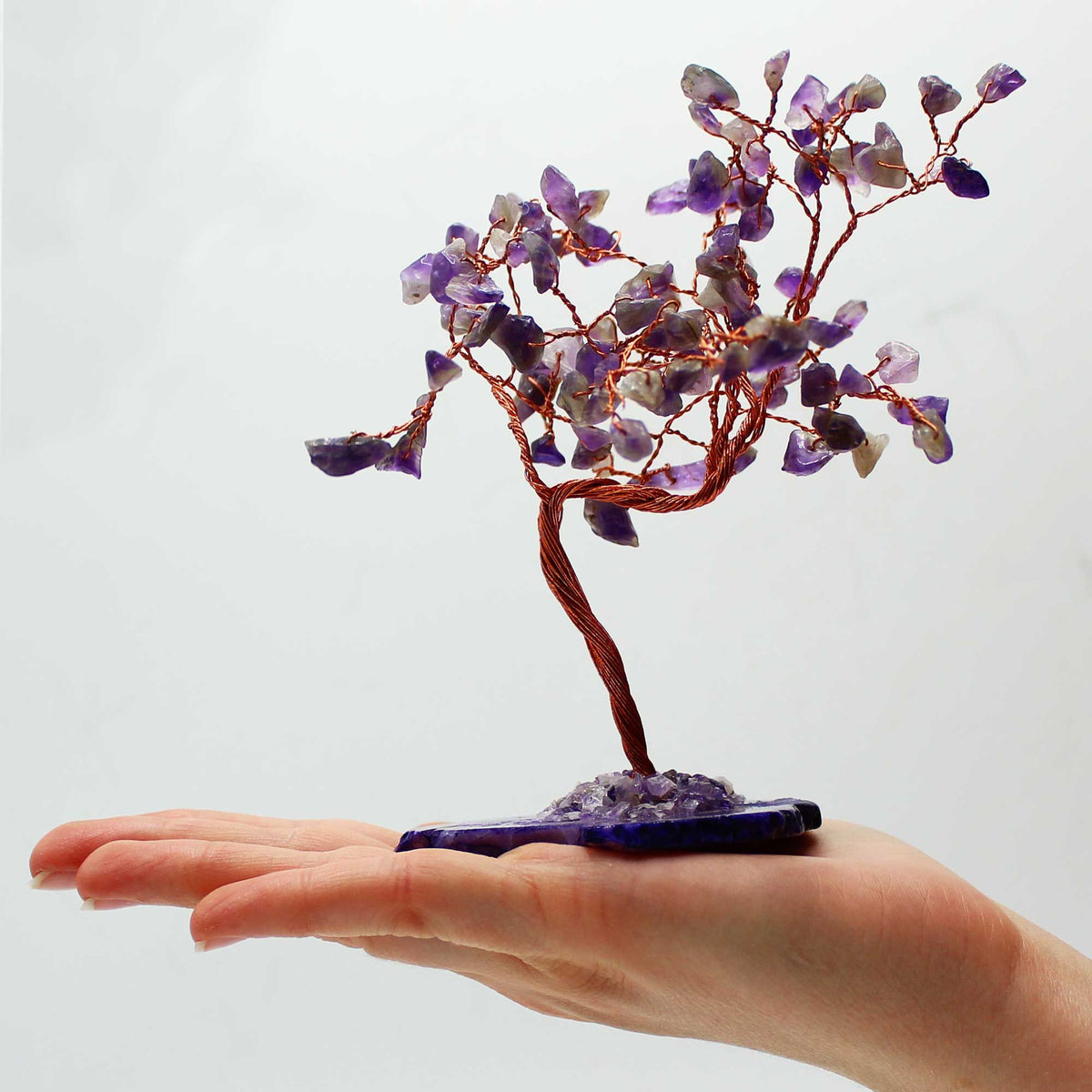 Árbol de piedras preciosas grande: Amatista sobre base de ágata natural (100 piedras) - Gemstone Wishing Trees