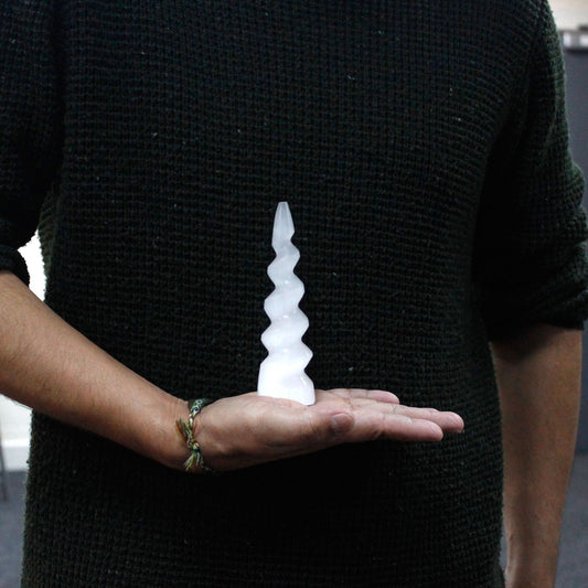 Torre de Cuerno de Unicornio Espiral de Selenita - 15 cm