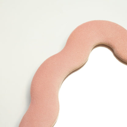Espejo suave y ondulado – Guijarro cuadrado – Rosa suave (22.5 x 27 x 2.3 cm)