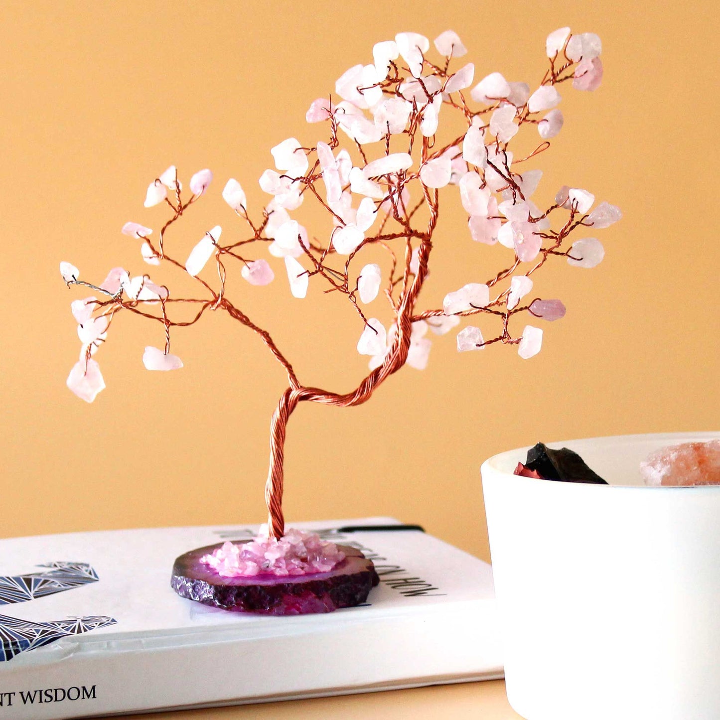 Árbol de piedras preciosas grande: Cuarzo rosa sobre base de ágata rosa (100 piedras) - Gemstone Wishing Trees