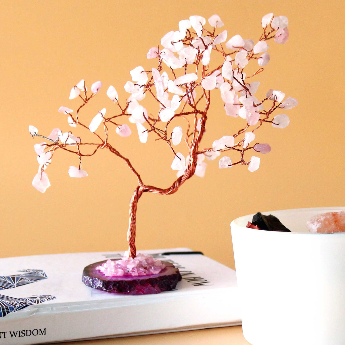Árbol de piedras preciosas grande: Cuarzo rosa sobre base de ágata rosa (100 piedras) - Gemstone Wishing Trees