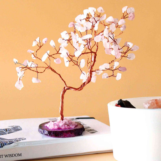 Árbol de piedras preciosas grande: Cuarzo rosa sobre base de ágata rosa (100 piedras) - Gemstone Wishing Trees
