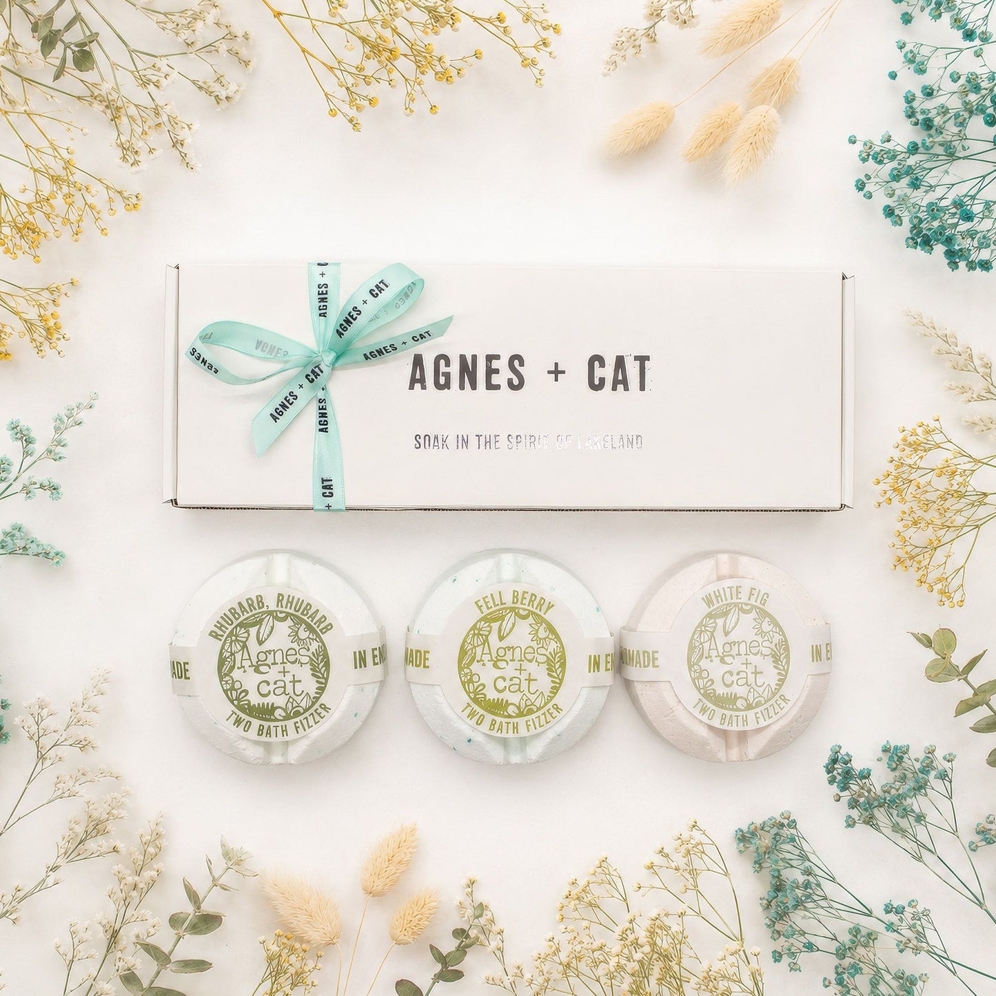 Conjunto regalo de pastillas efervescentes para baño Agnes + Cat con aroma a bayas y higo