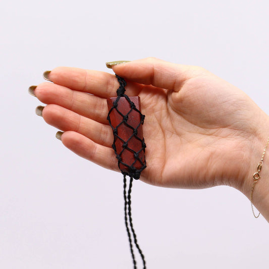 Flat-top pendant with intertwined gemstones - Red Jasper
