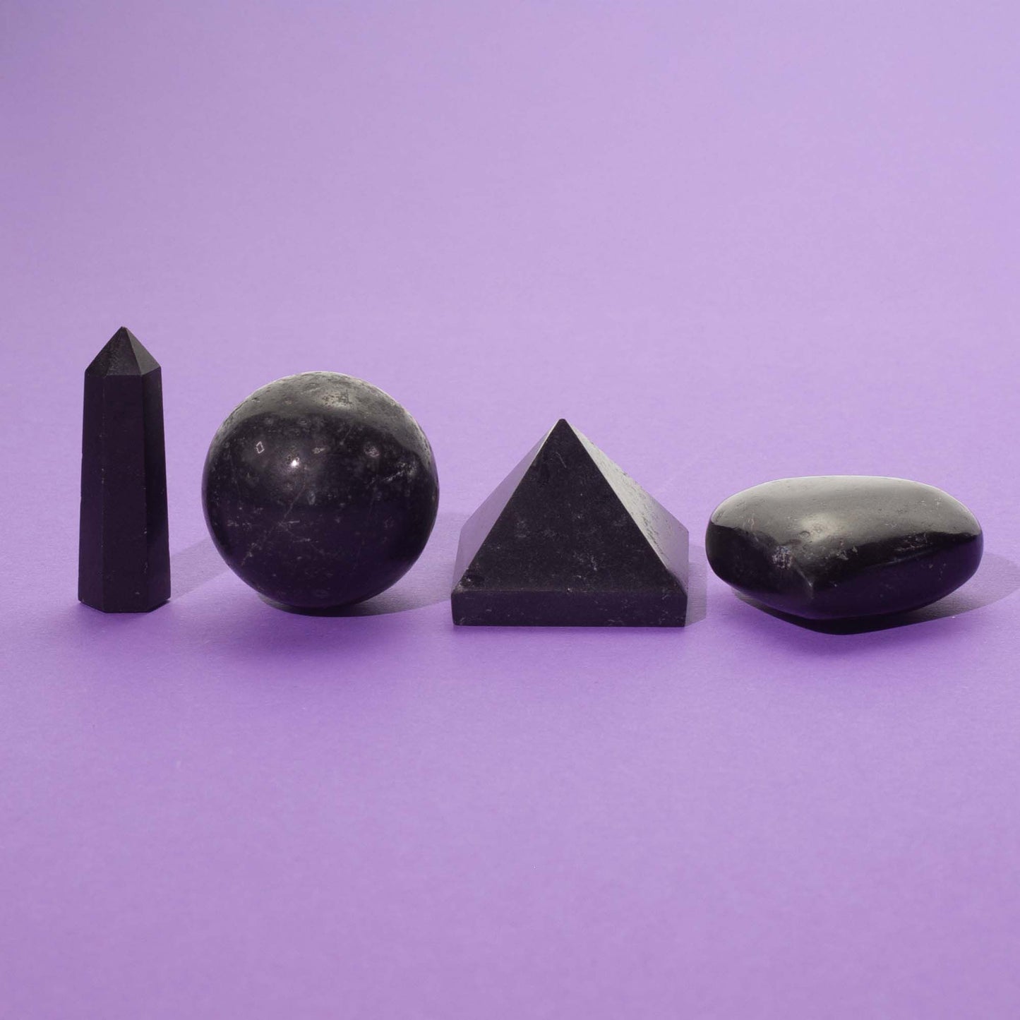 Cuatro formas de gemas - Turmalina negra - Formas variadas de gemas