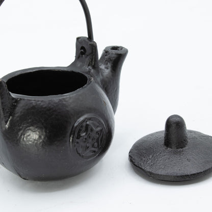 Pequeña olla ritual de hierro fundido con forma de pentágono 8x8x10 cm - Cuencos y calderos rituales
