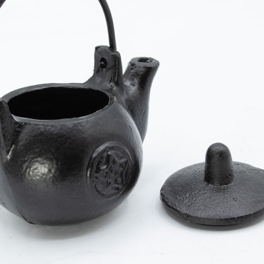 Pequeña olla ritual de hierro fundido con forma de pentágono 8x8x10 cm - Cuencos y calderos rituales