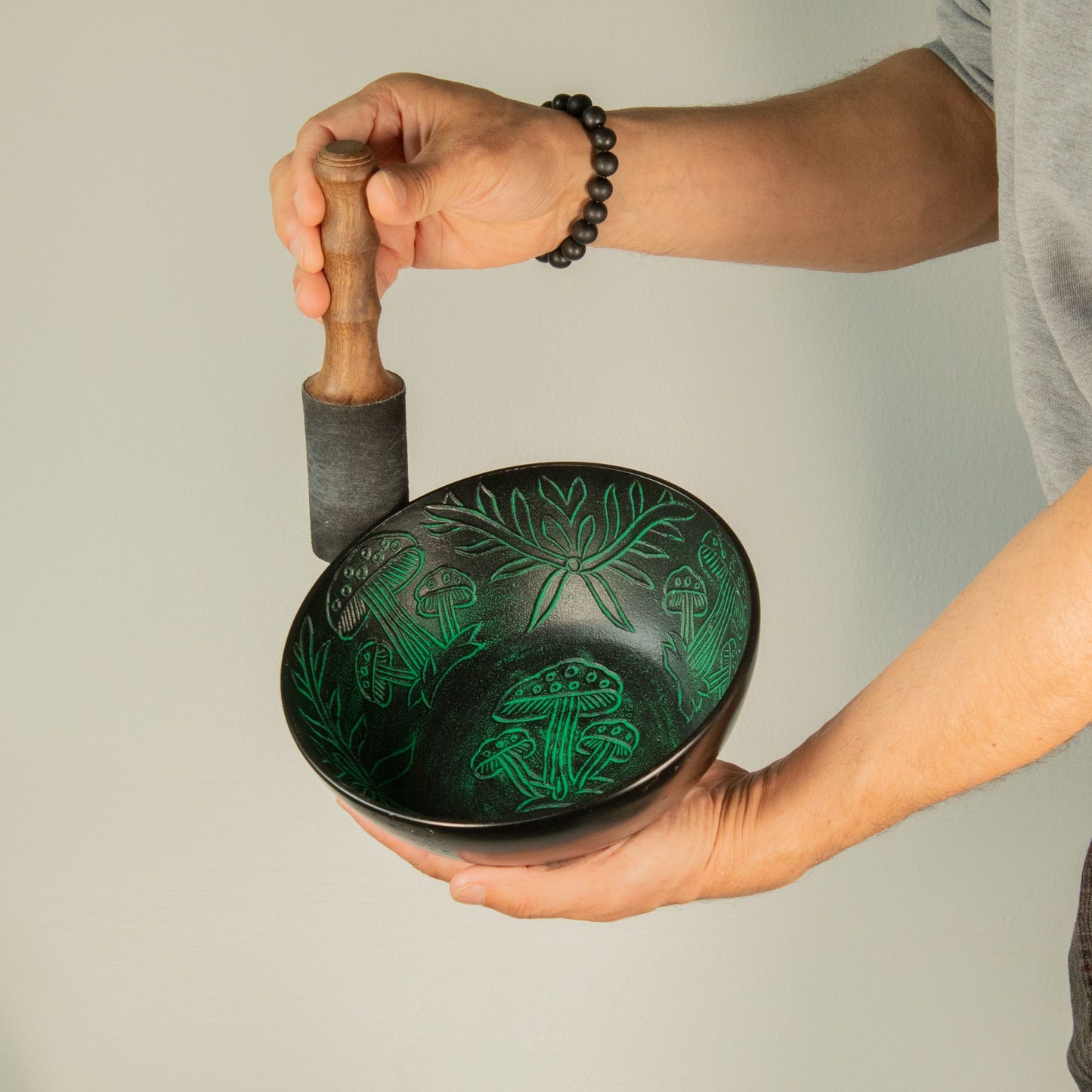 Cuenco tibetano de aluminio - hongo mágico - verde (20cm)